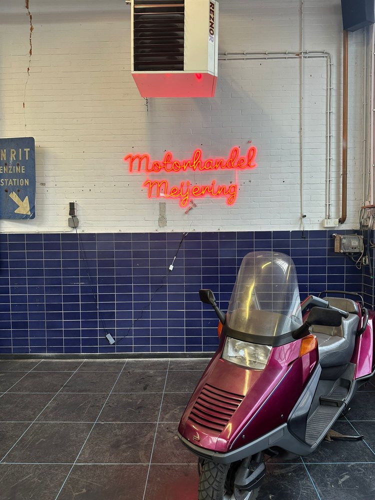Neon bedrijfsbord op maat voor Motorhandel Meijering